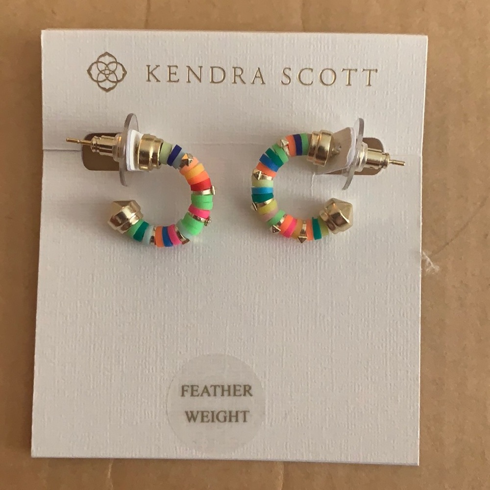 Kendra Scott Reece huggie in neon mix